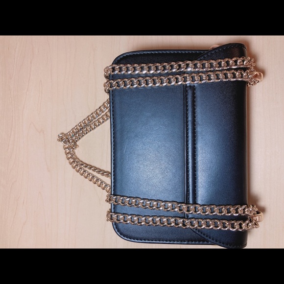 Charles Keith Super Bling Chain Bag without any scratch or mark, 90% New. - Picture 5 of 7
